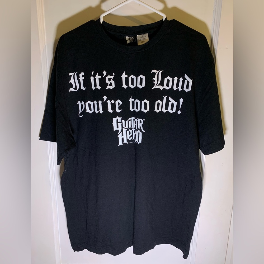 Vintage 2009 guitar hero graphic shirt